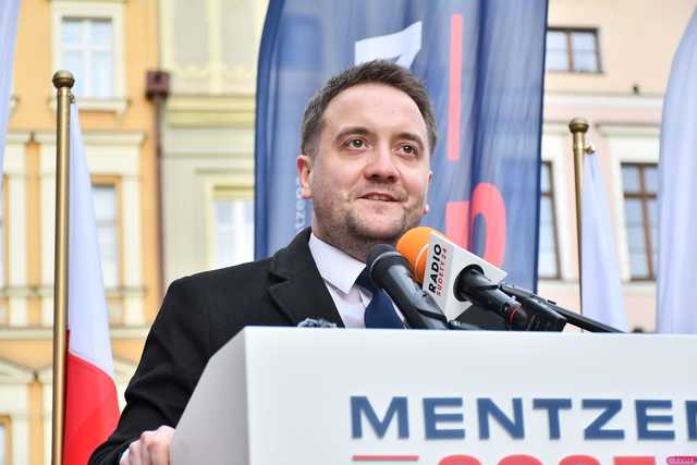 [WIDEO/FOTO] Sławomir Mentzen odwiedził Świdnicę. Tłumy na spotkaniu z kandydatem na Prezydenta RP