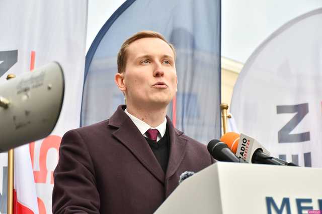 [WIDEO/FOTO] Sławomir Mentzen odwiedził Świdnicę. Tłumy na spotkaniu z kandydatem na Prezydenta RP