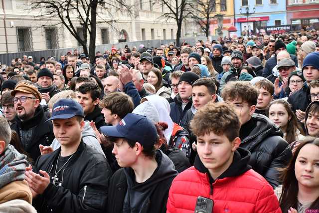[WIDEO/FOTO] Sławomir Mentzen odwiedził Świdnicę. Tłumy na spotkaniu z kandydatem na Prezydenta RP