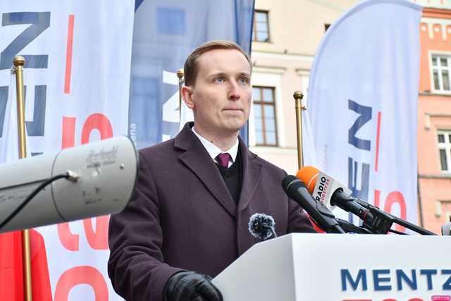 [WIDEO/FOTO] Sławomir Mentzen odwiedził Świdnicę. Tłumy na spotkaniu z kandydatem na Prezydenta RP