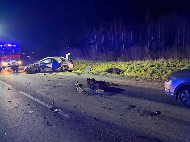 Wypadek na drodze krajowej nr 5 – Zderzenie dwóch samochodów osobowych
