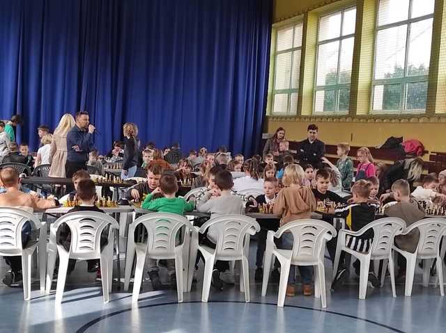 [FOTO] Uczniowie szkół podstawowych rywalizowali w I Szachowych Mistrzostwach SP Gminy Strzegom