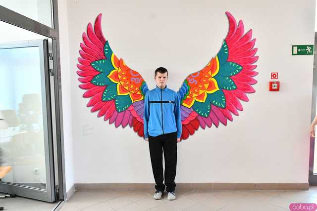 [WIDEO/FOTO] W Zespole Szkół Specjalnych odsłonięto nowy mural. Przedstawia skrzydła mocy