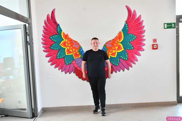 [WIDEO/FOTO] W Zespole Szkół Specjalnych odsłonięto nowy mural. Przedstawia skrzydła mocy