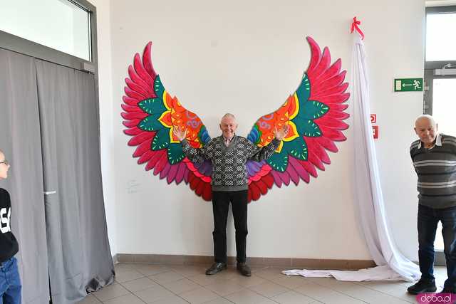 [WIDEO/FOTO] W Zespole Szkół Specjalnych odsłonięto nowy mural. Przedstawia skrzydła mocy