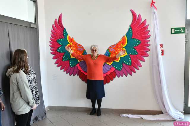 [WIDEO/FOTO] W Zespole Szkół Specjalnych odsłonięto nowy mural. Przedstawia skrzydła mocy
