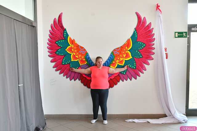 [WIDEO/FOTO] W Zespole Szkół Specjalnych odsłonięto nowy mural. Przedstawia skrzydła mocy