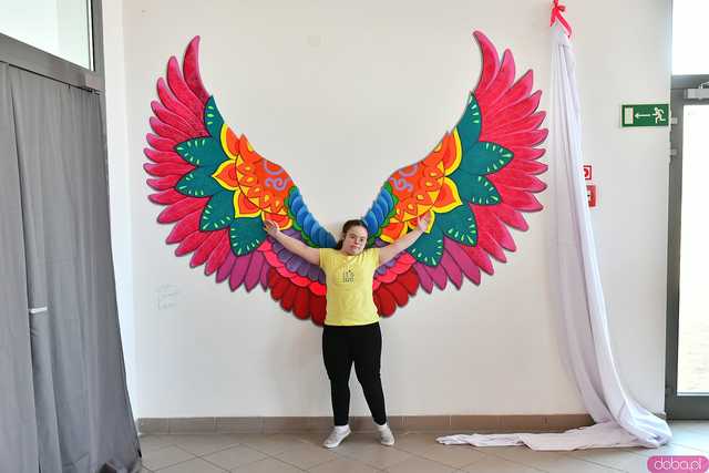 [WIDEO/FOTO] W Zespole Szkół Specjalnych odsłonięto nowy mural. Przedstawia skrzydła mocy