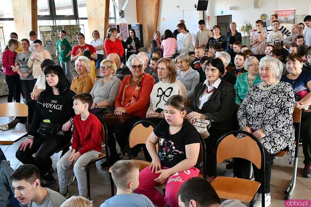 [WIDEO/FOTO] W Zespole Szkół Specjalnych odsłonięto nowy mural. Przedstawia skrzydła mocy