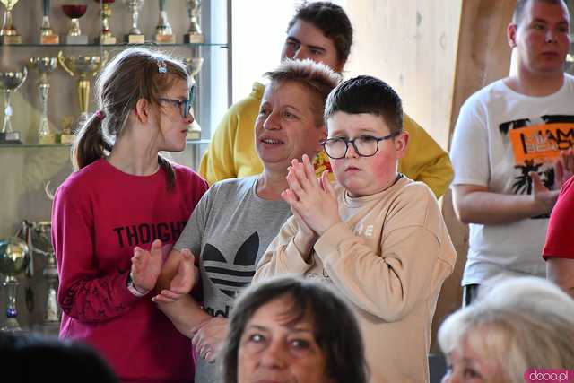 [WIDEO/FOTO] W Zespole Szkół Specjalnych odsłonięto nowy mural. Przedstawia skrzydła mocy