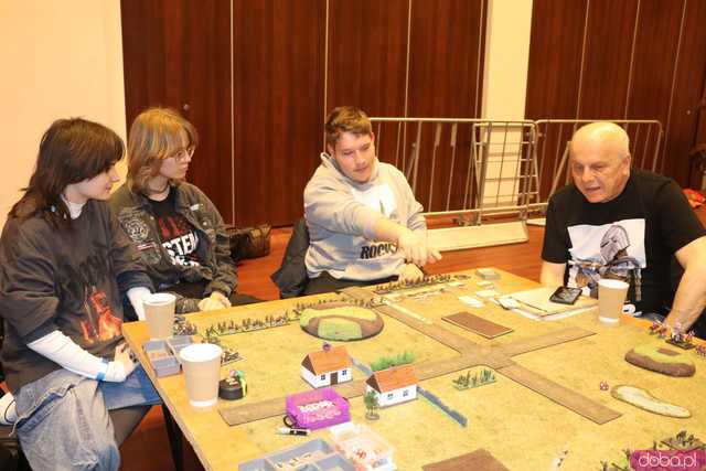 [FOTO] Nie przegrać ze snem. Wystartowała trzecia edycja nocnego maratonu planszówek 
