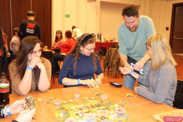 [FOTO] Nie przegrać ze snem. Wystartowała trzecia edycja nocnego maratonu planszówek 