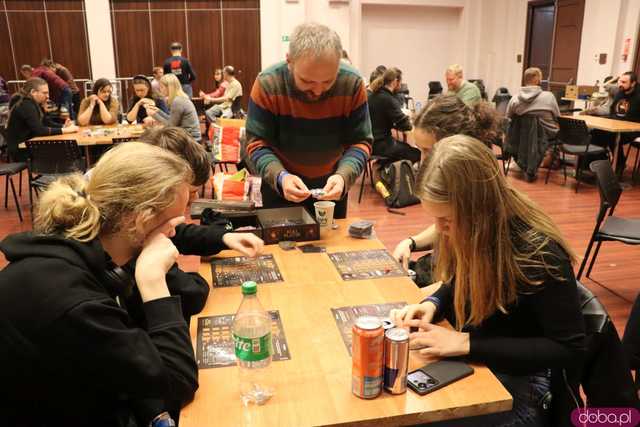 [FOTO] Nie przegrać ze snem. Wystartowała trzecia edycja nocnego maratonu planszówek 