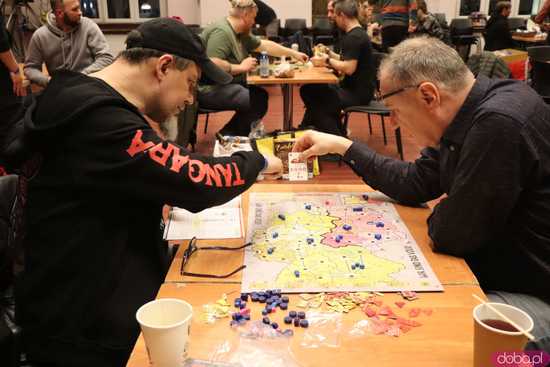 [FOTO] Nie przegrać ze snem. Wystartowała trzecia edycja nocnego maratonu planszówek 