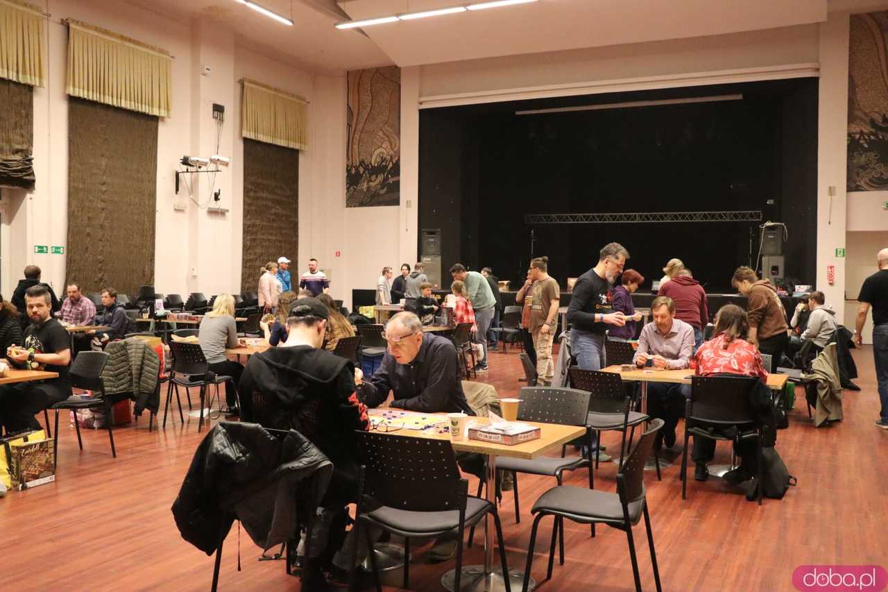 [FOTO] Nie przegrać ze snem. Wystartowała trzecia edycja nocnego maratonu planszówek 
