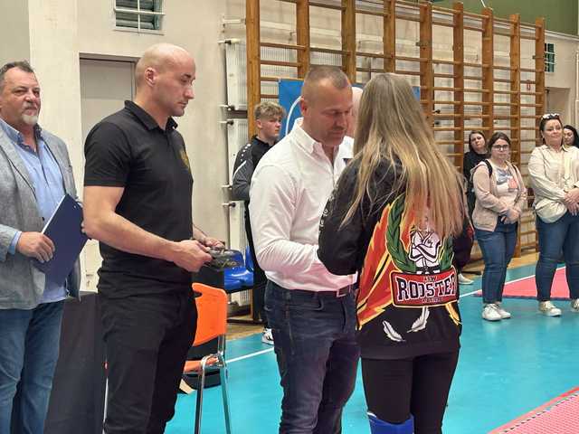 [FOTO] Otwarte Mistrzostwa WKA-Poland w Świdnicy. Sportowa Rywalizacja z Charytatywnym Serduchem dla Hany