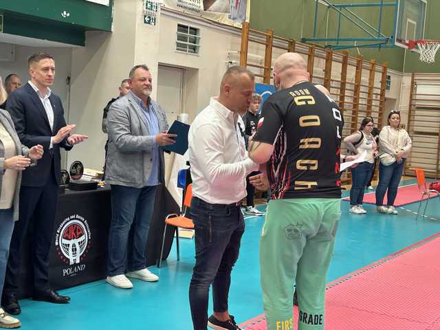 [FOTO] Otwarte Mistrzostwa WKA-Poland w Świdnicy. Sportowa Rywalizacja z Charytatywnym Serduchem dla Hany