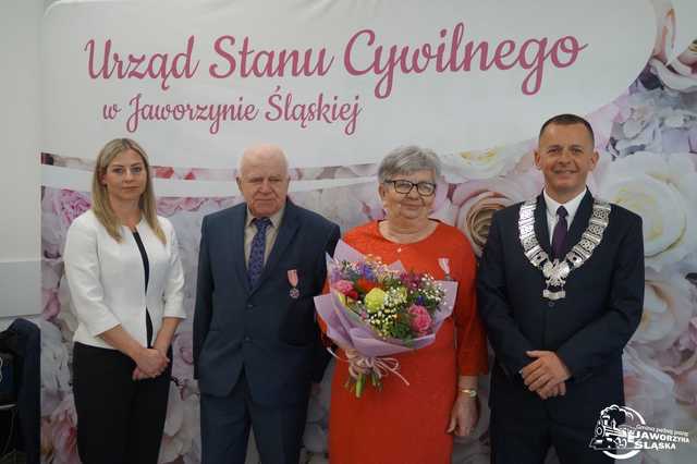 [FOTO] Cztery pary z gminy Jaworzyna Śląska świętowały Złote Gody i otrzymały pamiątkowe medale