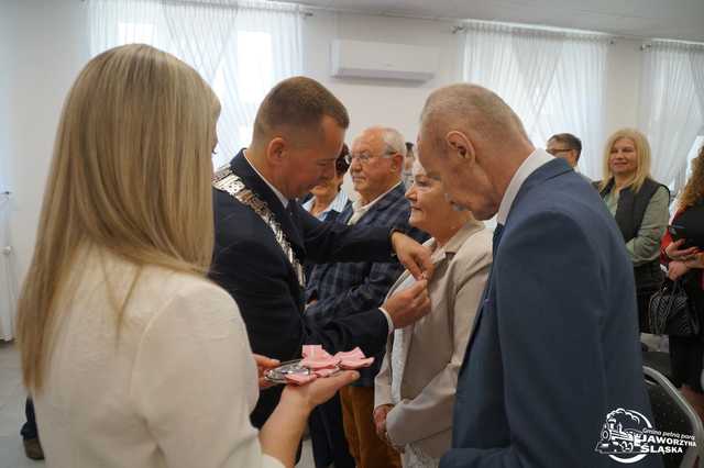 [FOTO] Cztery pary z gminy Jaworzyna Śląska świętowały Złote Gody i otrzymały pamiątkowe medale