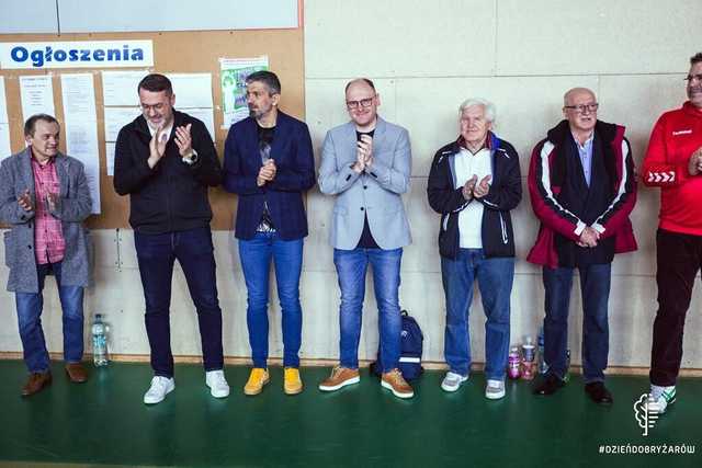 [FOTO] Rywalizowali o Puchar Dyrektora GCKiS w turnieju siatkówki