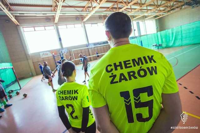 [FOTO] Rywalizowali o Puchar Dyrektora GCKiS w turnieju siatkówki