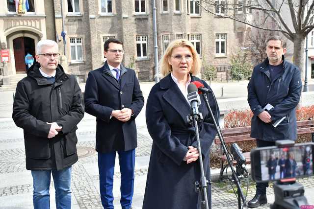 [WIDEO/FOTO] Parlamentarzyści i radni z ramienia PiS o pakcie migracyjnym 
