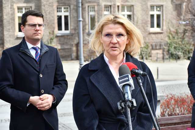 [WIDEO/FOTO] Parlamentarzyści i radni z ramienia PiS o pakcie migracyjnym 
