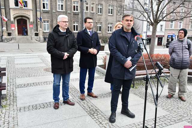 [WIDEO/FOTO] Parlamentarzyści i radni z ramienia PiS o pakcie migracyjnym 