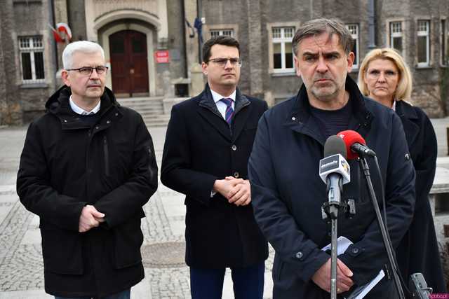 [WIDEO/FOTO] Parlamentarzyści i radni z ramienia PiS o pakcie migracyjnym 