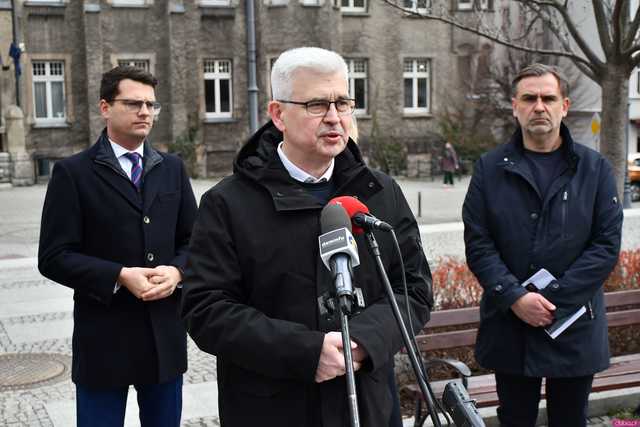[WIDEO/FOTO] Parlamentarzyści i radni z ramienia PiS o pakcie migracyjnym 