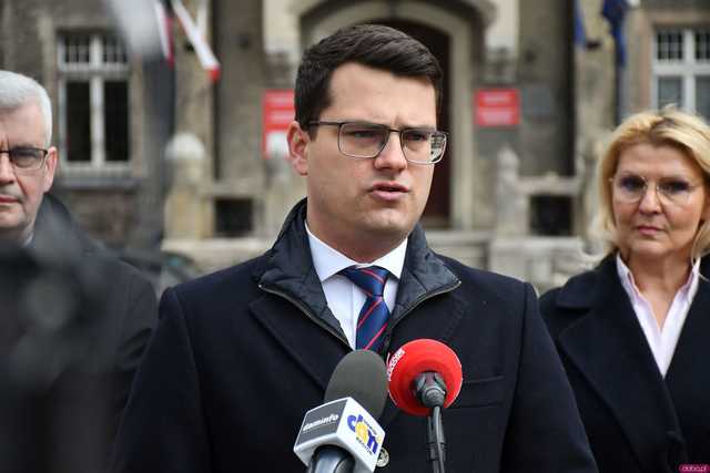 [WIDEO/FOTO] Parlamentarzyści i radni z ramienia PiS o pakcie migracyjnym 