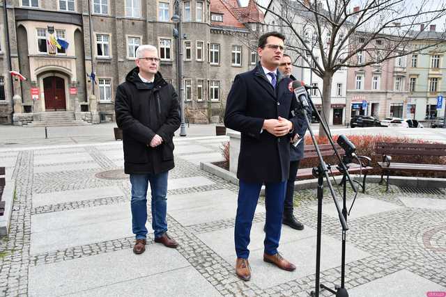 [WIDEO/FOTO] Parlamentarzyści i radni z ramienia PiS o pakcie migracyjnym 