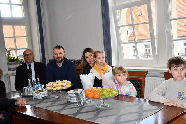 Setne urodziny pana Władysława. Jubilat świętował w gabinecie burmistrza [ZDJĘCIA]