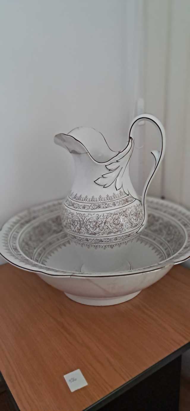 Była symbolem miasta, upadła po 160 latach. Dyskutowano nad przyszłością Zakładów Porcelany Karolina 