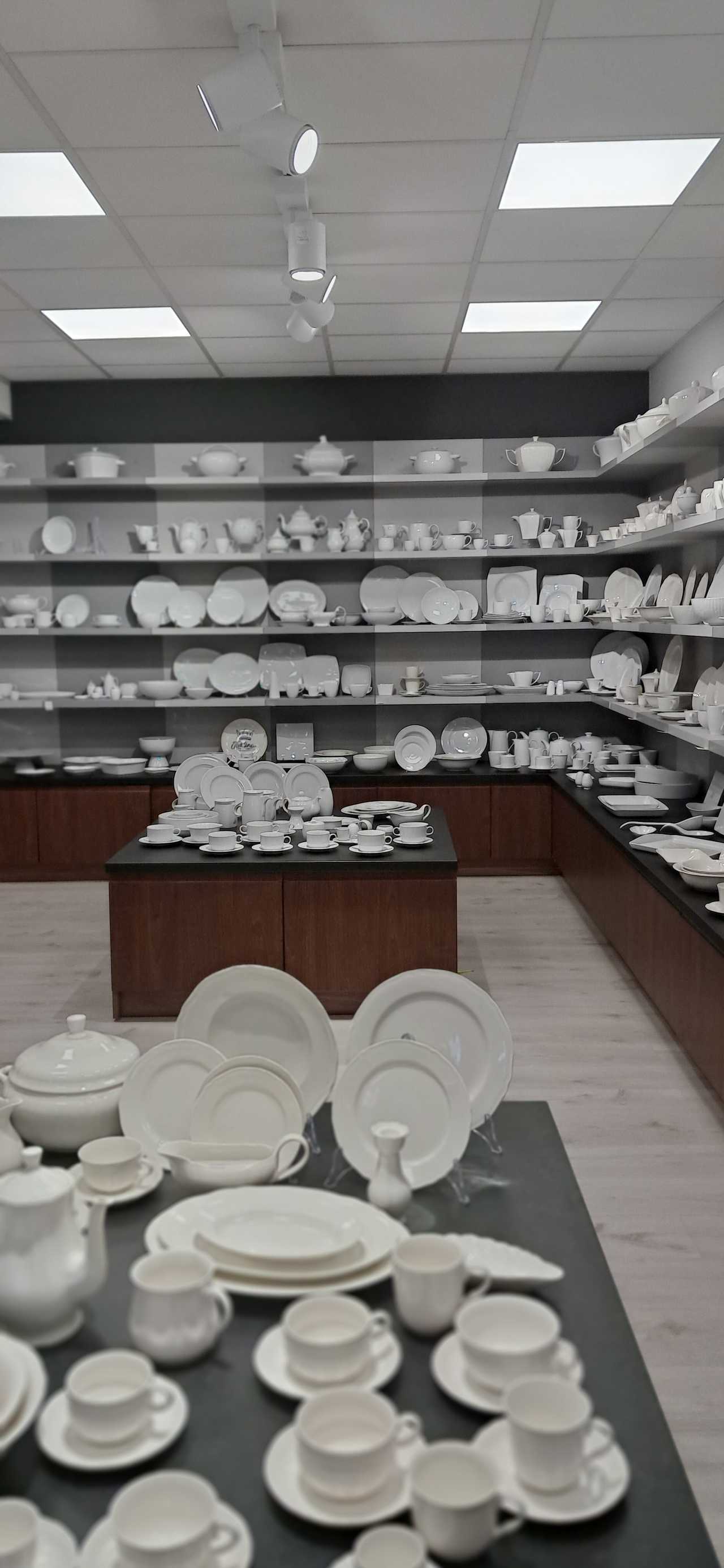 Była symbolem miasta, upadła po 160 latach. Dyskutowano nad przyszłością Zakładów Porcelany Karolina 