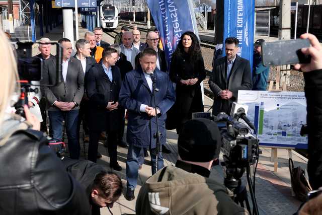Jak Dolny Śląsk, to Koleje Dolnośląskie. Odbudowa i inwestycje w regionie