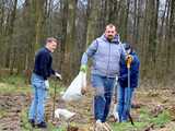 Posadzili drzewa. Wspólna akcja z Nadleśnictwem Świdnica 