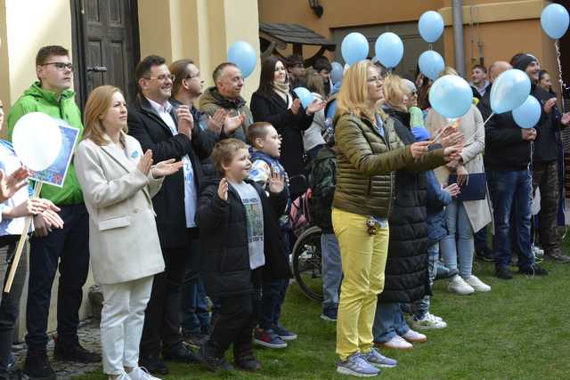 [FOTO] Obchodzili Dzień Świadomości Autyzmu. Ulicami miasta przeszedł niebieski marsz