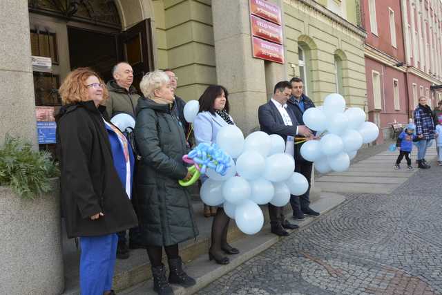 [FOTO] Obchodzili Dzień Świadomości Autyzmu. Ulicami miasta przeszedł niebieski marsz