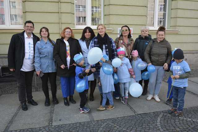 [FOTO] Obchodzili Dzień Świadomości Autyzmu. Ulicami miasta przeszedł niebieski marsz