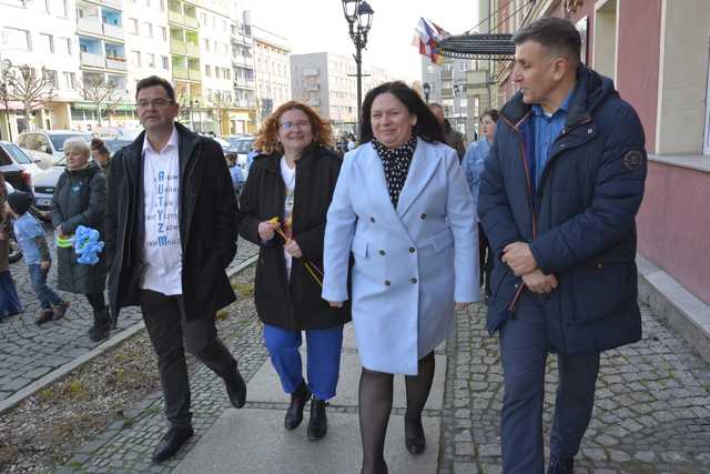 [FOTO] Obchodzili Dzień Świadomości Autyzmu. Ulicami miasta przeszedł niebieski marsz