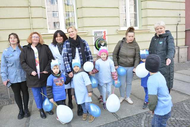 [FOTO] Obchodzili Dzień Świadomości Autyzmu. Ulicami miasta przeszedł niebieski marsz