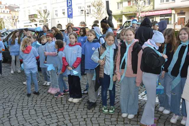 [FOTO] Obchodzili Dzień Świadomości Autyzmu. Ulicami miasta przeszedł niebieski marsz