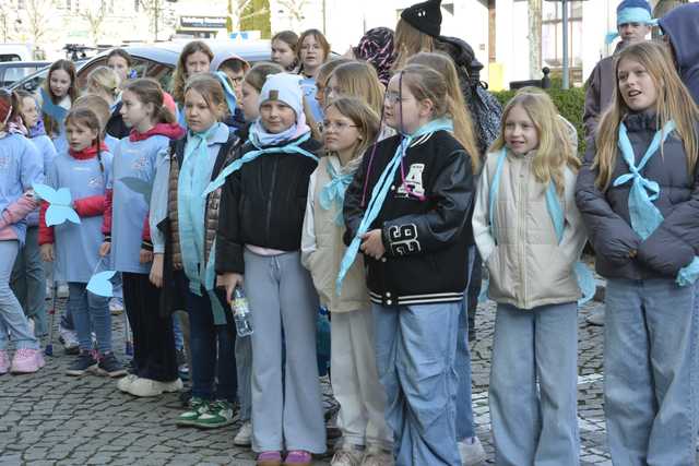 [FOTO] Obchodzili Dzień Świadomości Autyzmu. Ulicami miasta przeszedł niebieski marsz