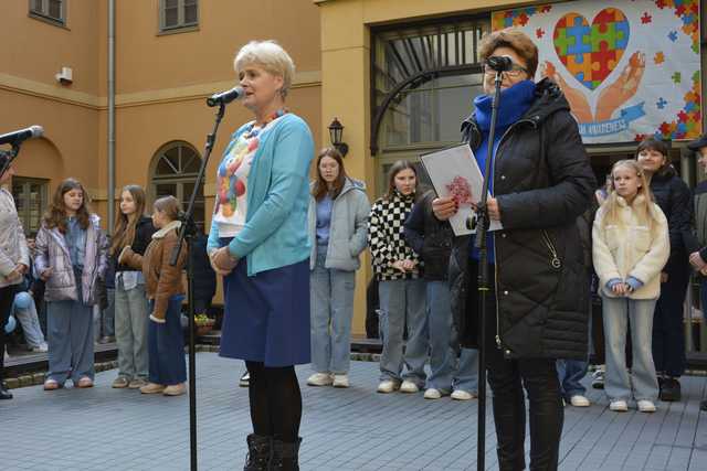 [FOTO] Obchodzili Dzień Świadomości Autyzmu. Ulicami miasta przeszedł niebieski marsz