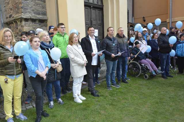 [FOTO] Obchodzili Dzień Świadomości Autyzmu. Ulicami miasta przeszedł niebieski marsz