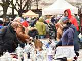 [WIDEO/FOTO] Poszukiwacze skarbów na tropie unikalnych przedmiotów. Trwa Kwietniowa Giełda Staroci