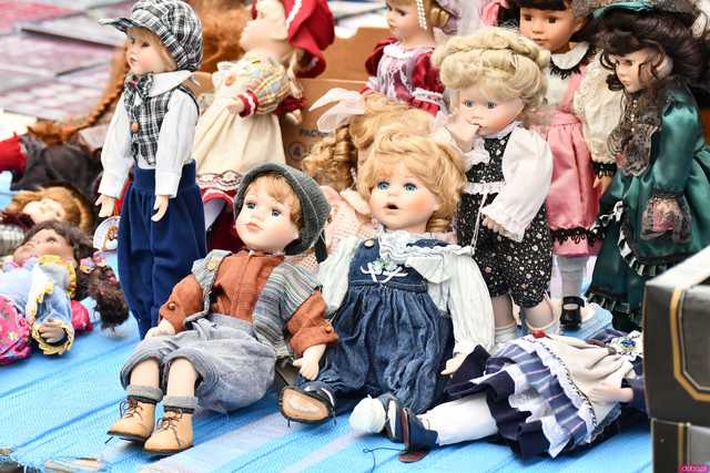 [WIDEO/FOTO] Poszukiwacze skarbów na tropie unikalnych przedmiotów. Trwa Kwietniowa Giełda Staroci