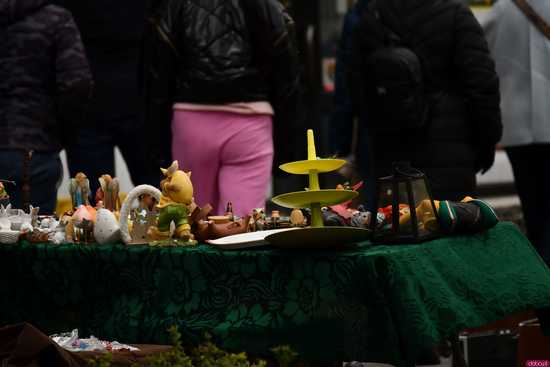 [WIDEO/FOTO] Poszukiwacze skarbów na tropie unikalnych przedmiotów. Trwa Kwietniowa Giełda Staroci