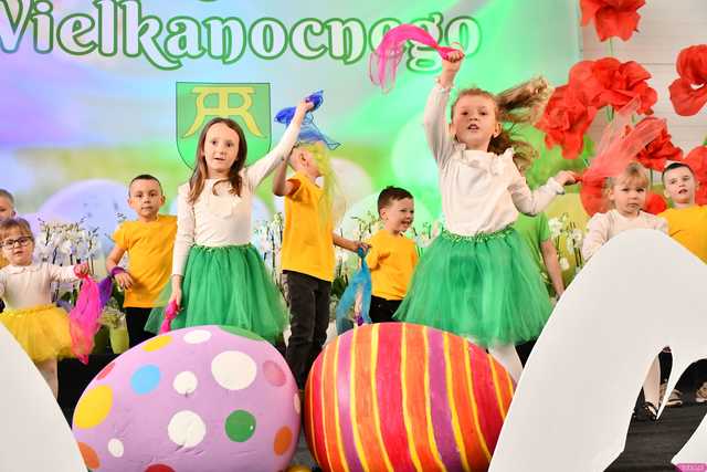 [WIDEO/FOTO] Konkursy, bogato zastawione stoiska i świąteczny klimat na XVIII Tradycjach Stołu Wielkanocnego w Marcinowicach